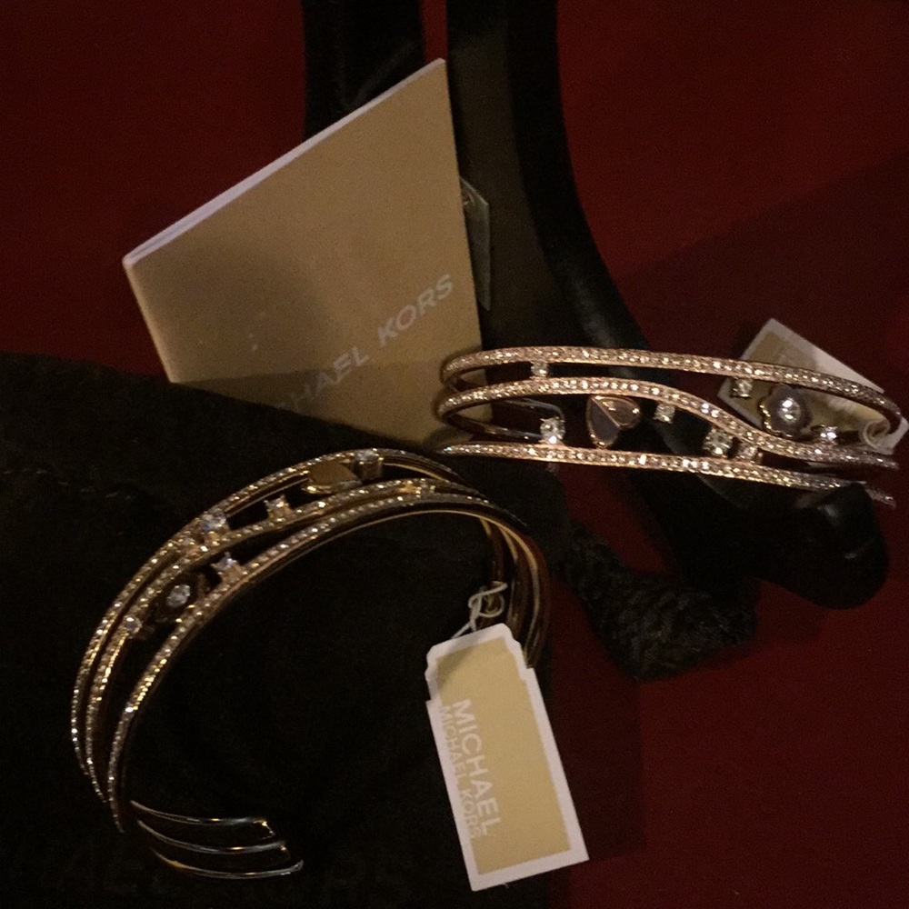 ✨✨HOST PICK✨✨MICHAEL KORS CRYSTAL PAVE FLORAL CUFF